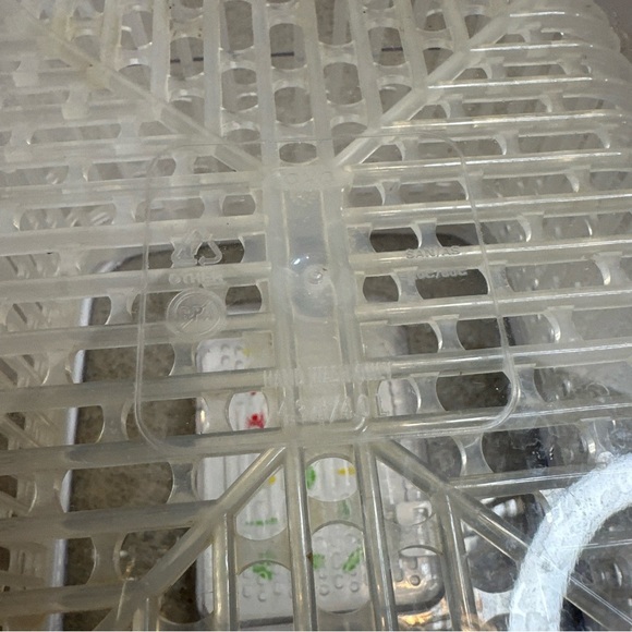 OXO Good Grips GreenSaver Produce Keeper - 4.3 Qt - Picture 4 of 4